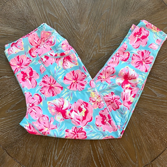 Simply Southern Tropical Floral Pink and Blue Leggings With Pockets Medium - Picture 6 of 9